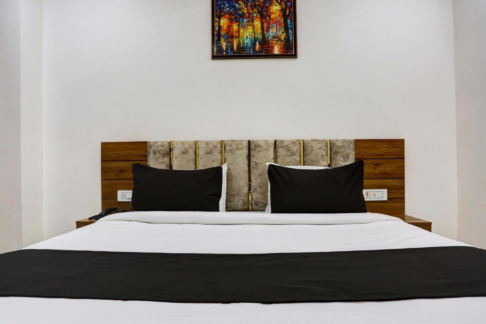 Hotel Collection O Jairaj Alwar Exterior foto