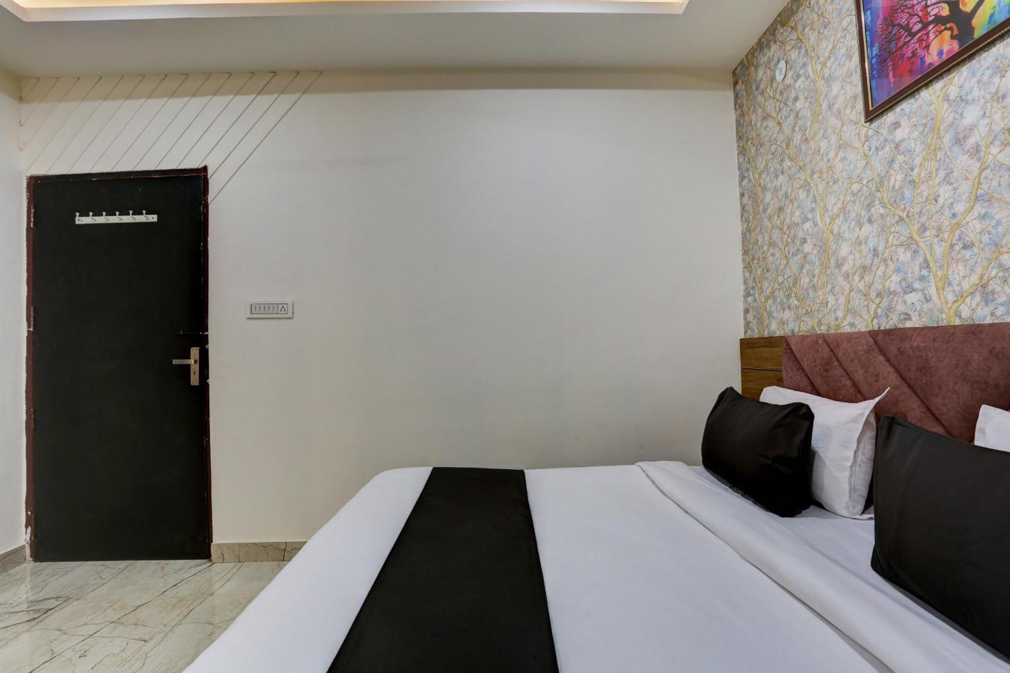 Hotel Collection O Jairaj Alwar Exterior foto