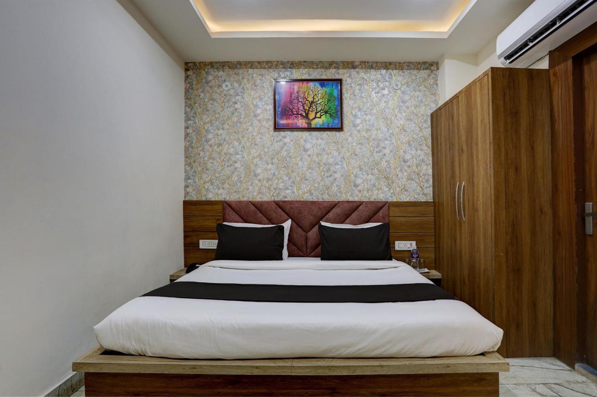 Hotel Collection O Jairaj Alwar Exterior foto