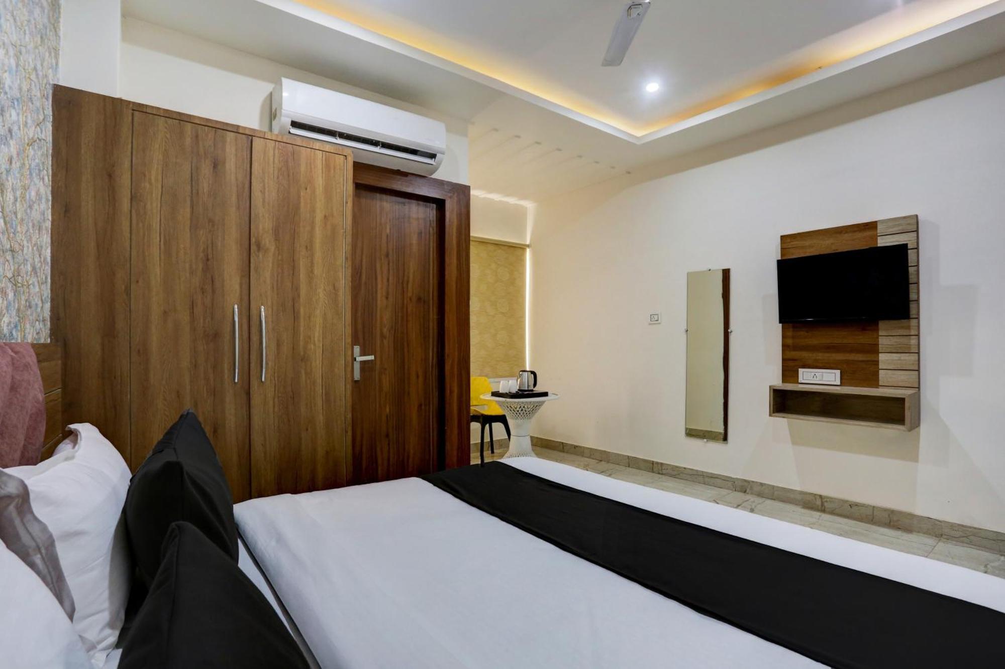 Hotel Collection O Jairaj Alwar Exterior foto