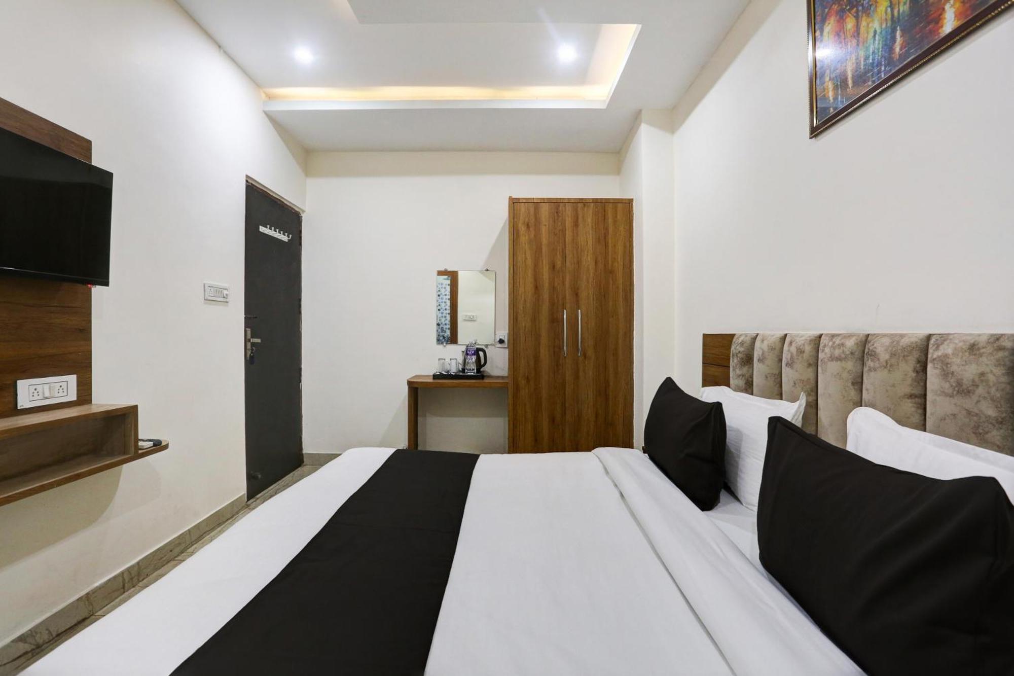 Hotel Collection O Jairaj Alwar Exterior foto