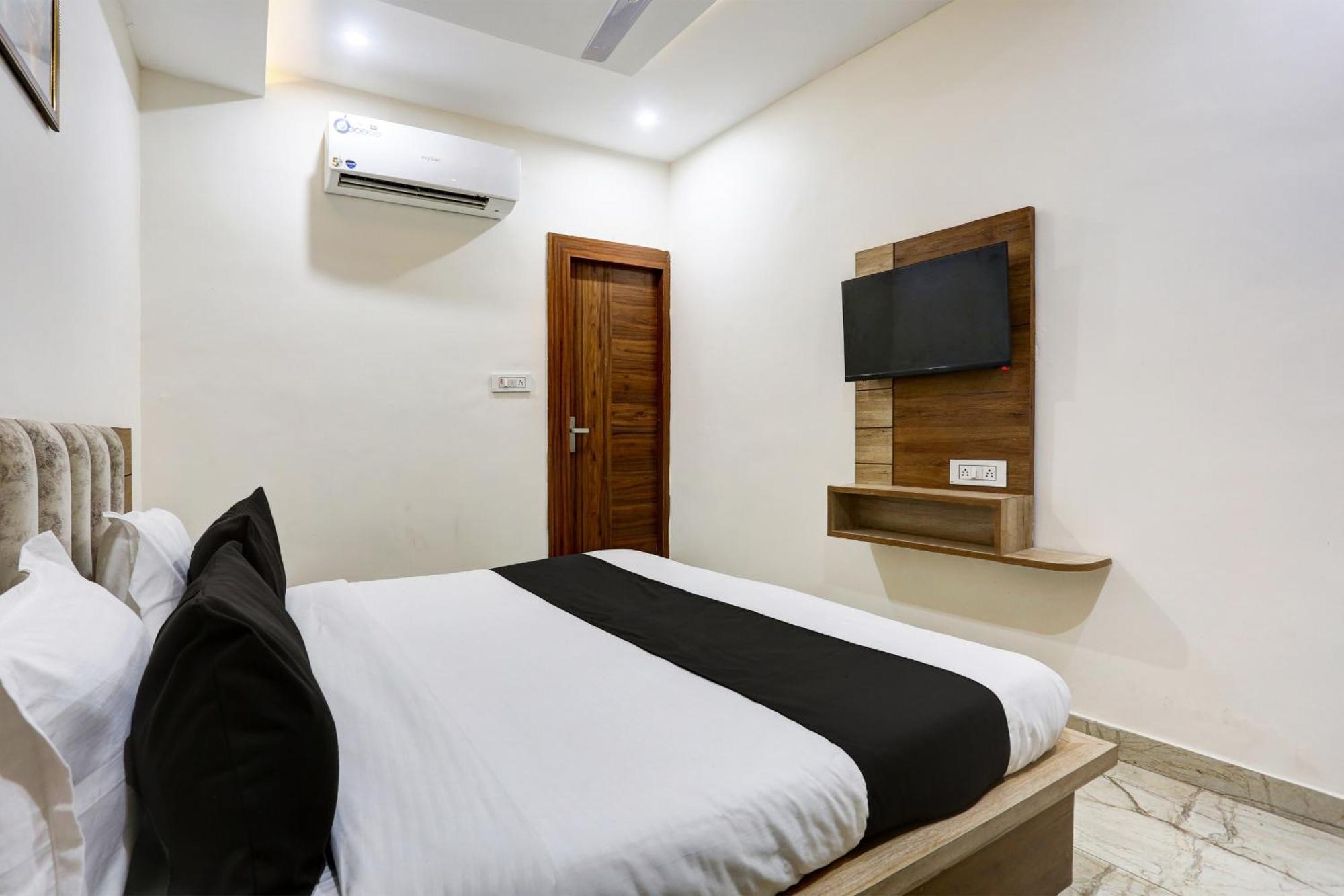 Hotel Collection O Jairaj Alwar Exterior foto