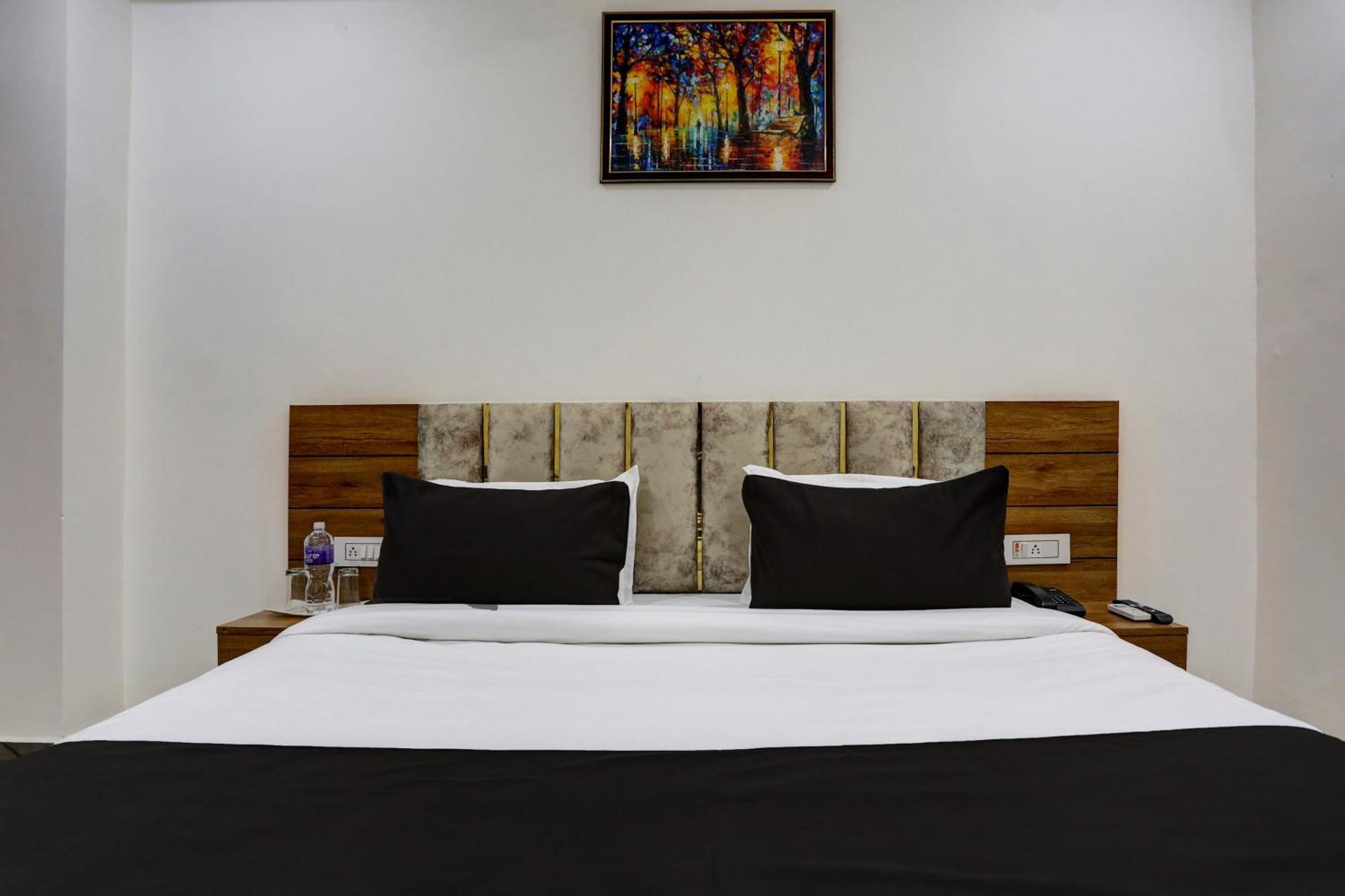 Hotel Collection O Jairaj Alwar Exterior foto