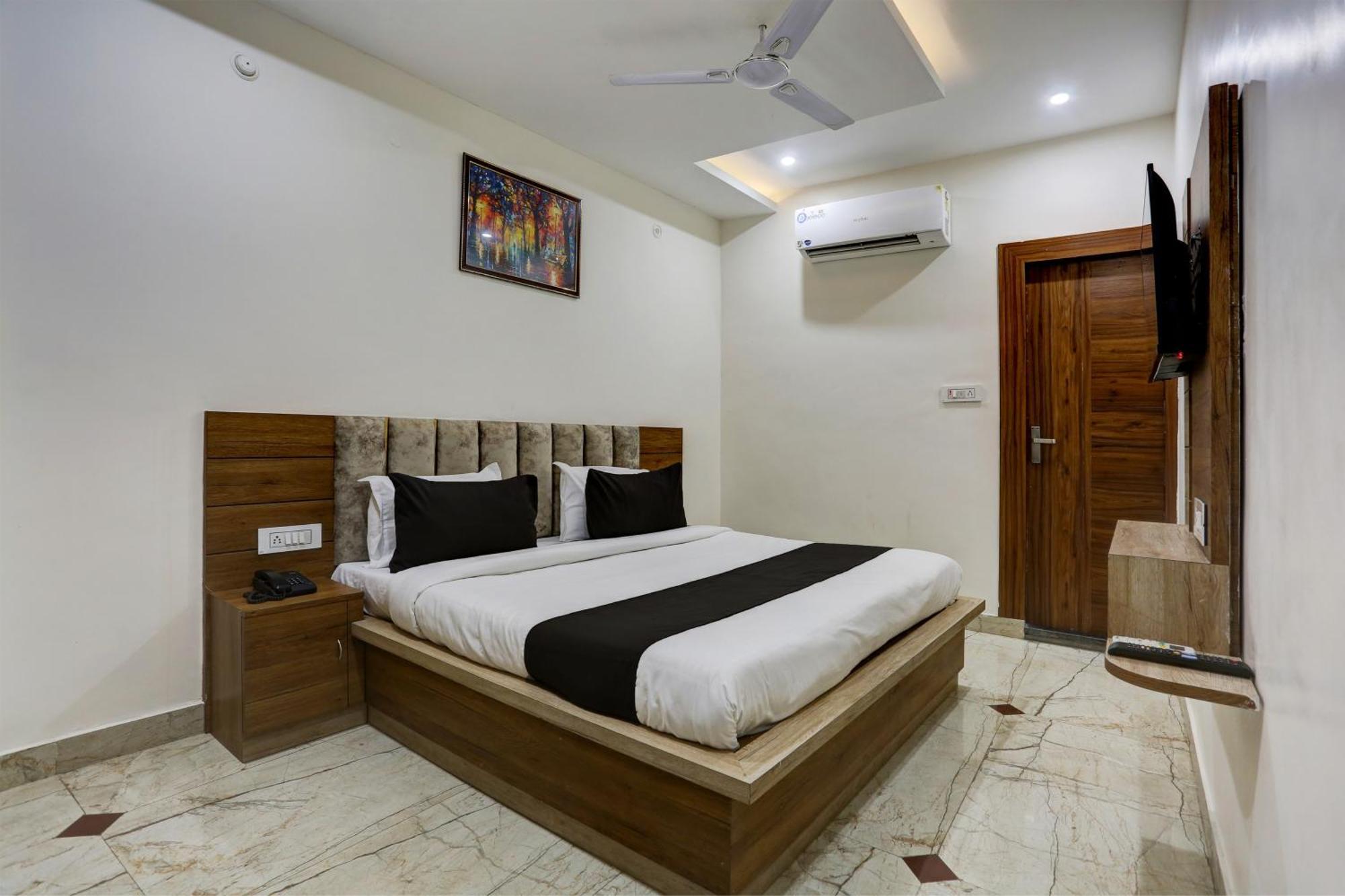 Hotel Collection O Jairaj Alwar Exterior foto
