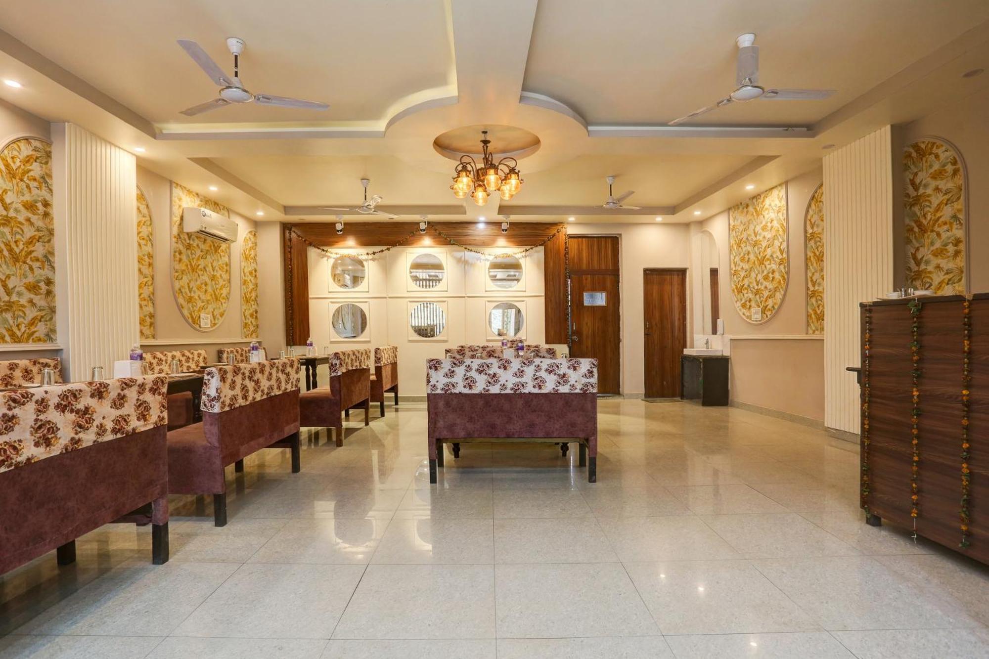 Hotel Collection O Jairaj Alwar Exterior foto